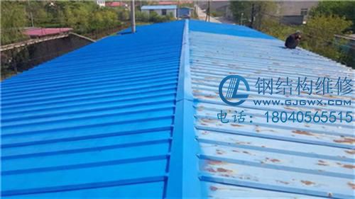 彩鋼瓦翻新修繕施工怎么操作的? 翻新后還會不會漏雨?(圖1) 彩鋼瓦翻新修繕施工怎么操作的? 翻新后還會不會漏雨?(圖1)